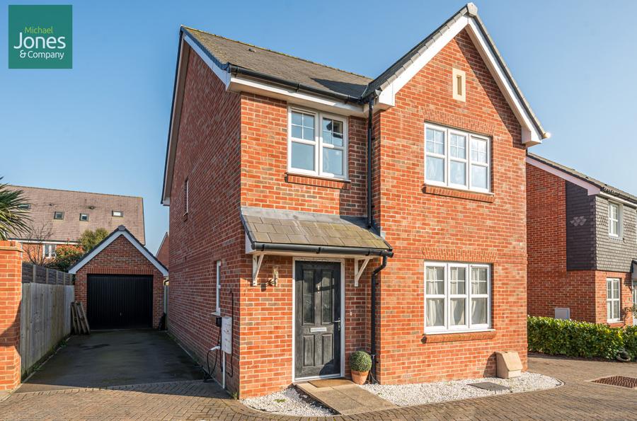4 bedroom  detached house to rent