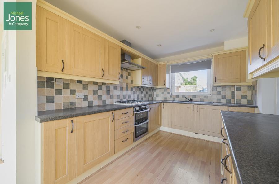 4 bedroom  detached house to rent