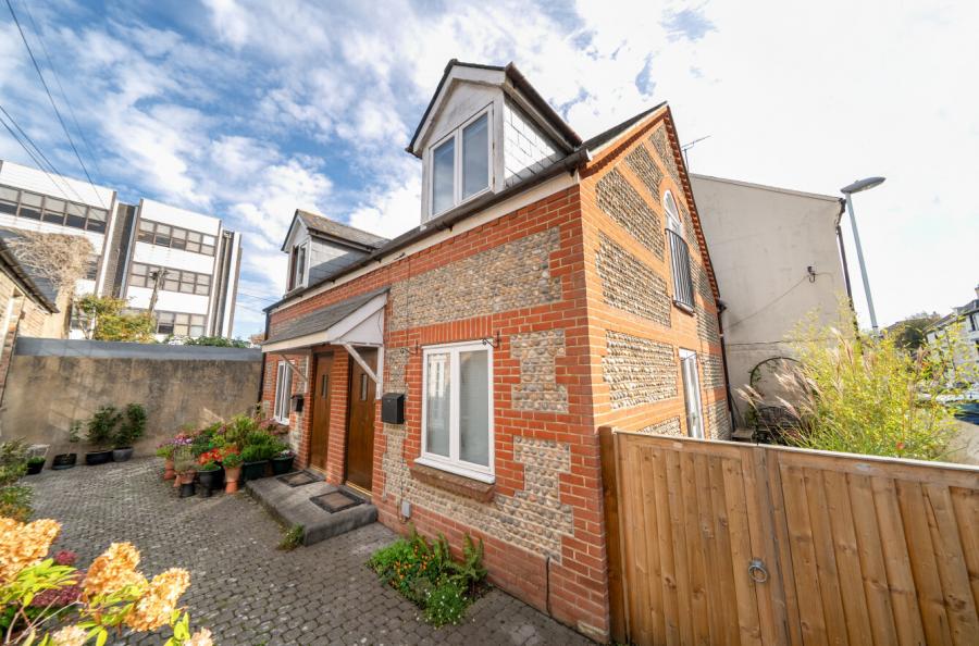 2 bedroom house to rent
