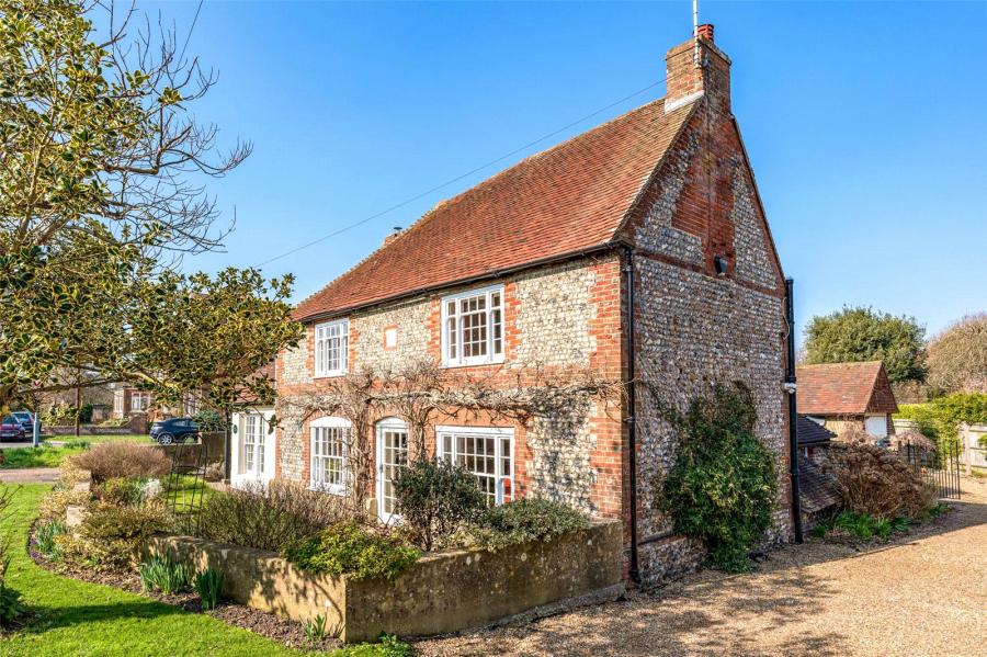 4 bedroom  detached house to rent