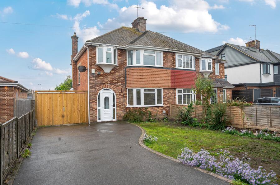 3 bedroom semi-detached house to rent