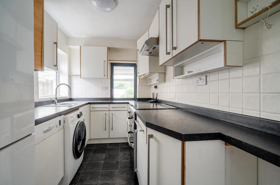3 bedroom  semi-detached house to rent