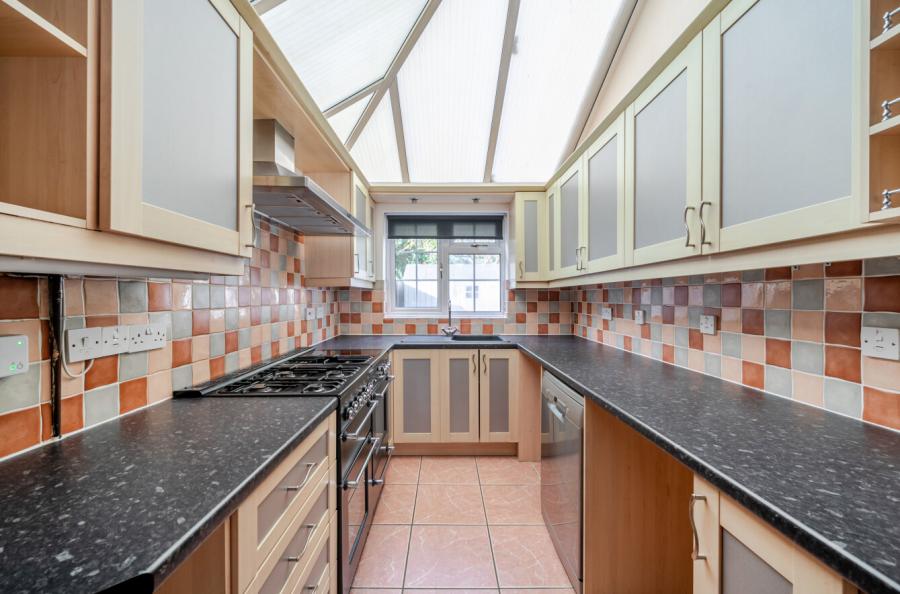 4 bedroom  semi-detached house to rent