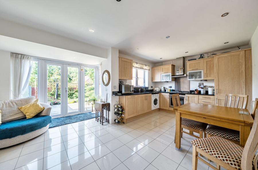 3 bedroom  terraced house to rent