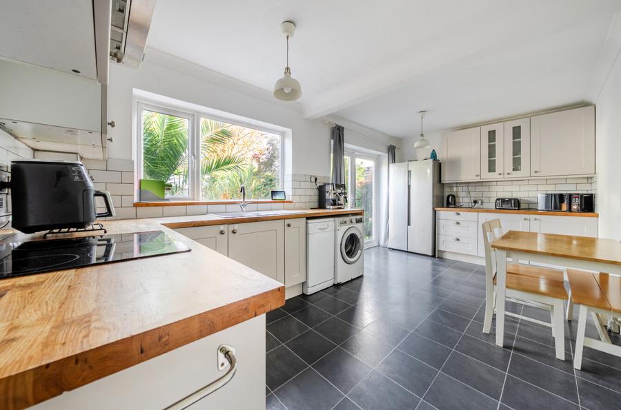3 bedroom  semi-detached house to rent