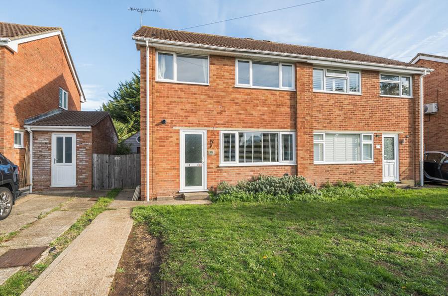 3 bedroom  semi-detached house to rent