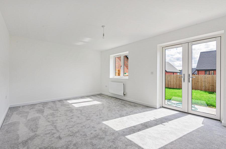 3 bedroom  semi-detached house to rent