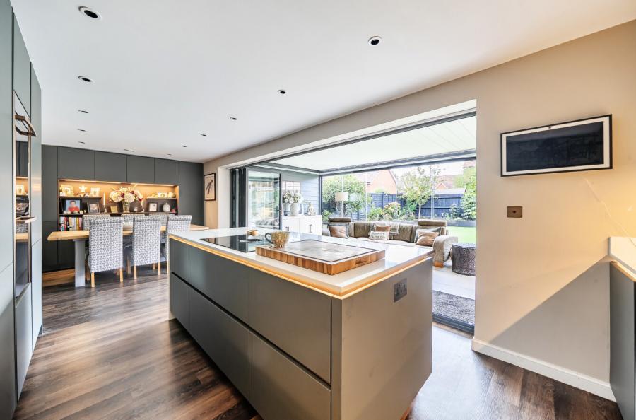 4 bedroom  detached house for sale