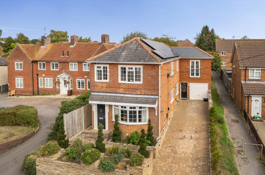 4 bedroom  detached house for sale