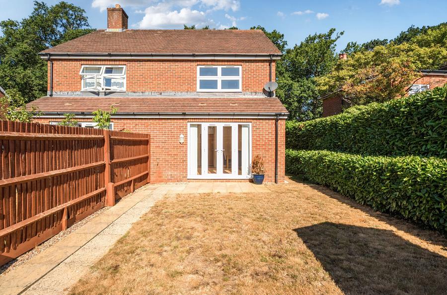 3 bedroom  semi-detached house for sale