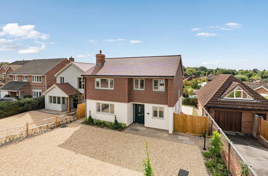 4 bedroom  detached house for sale
