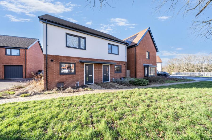 2 bedroom  semi-detached house for sale