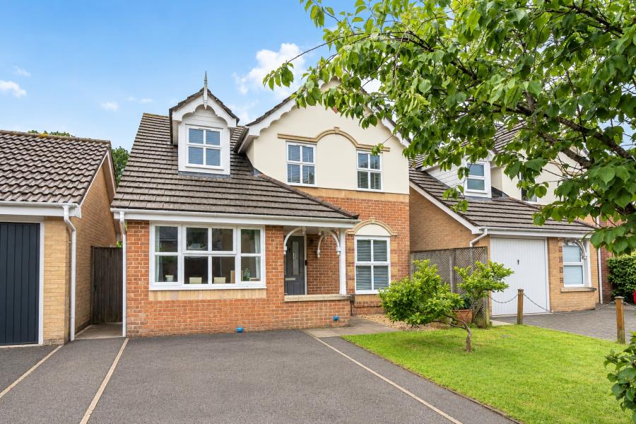 4 bedroom  detached house for sale