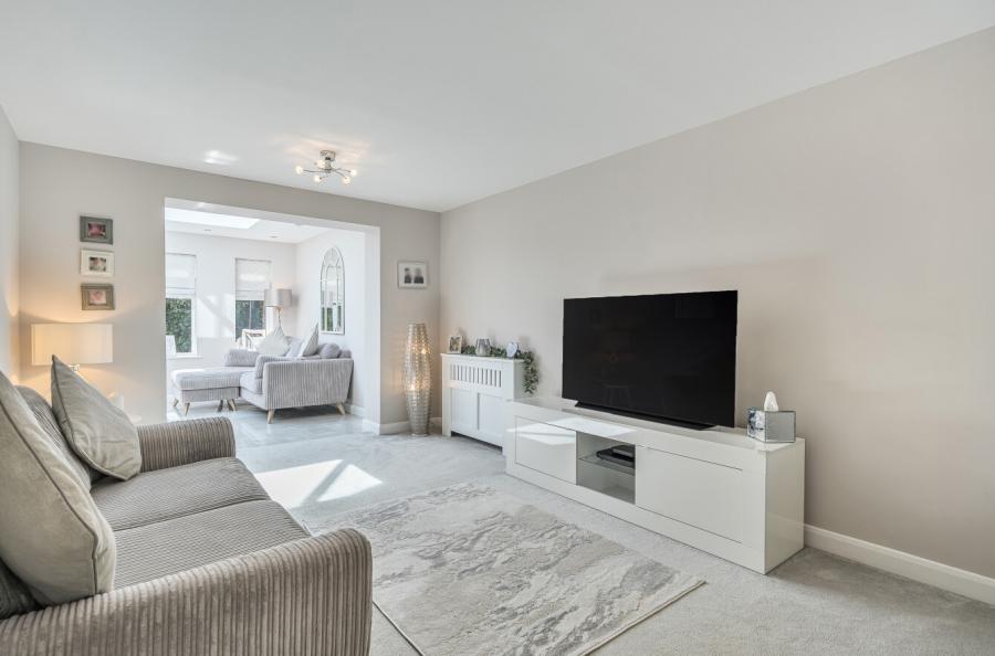 3 bedroom  detached house for sale