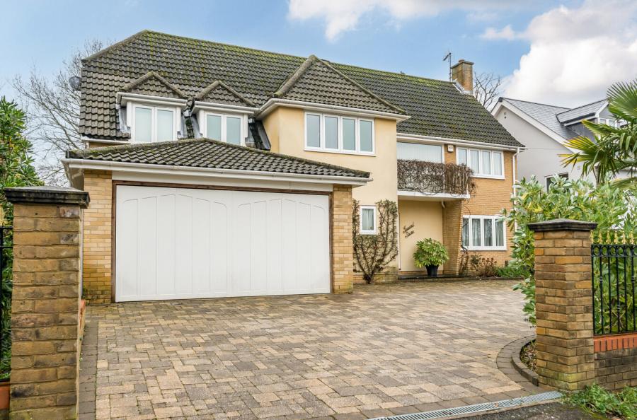 4 bedroom  detached house for sale