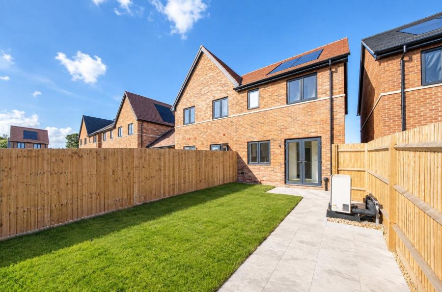 2 bedroom  semi-detached house for sale