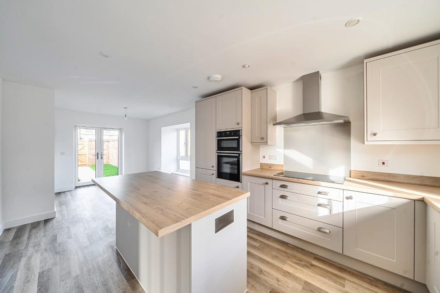 4 bedroom  detached house for sale