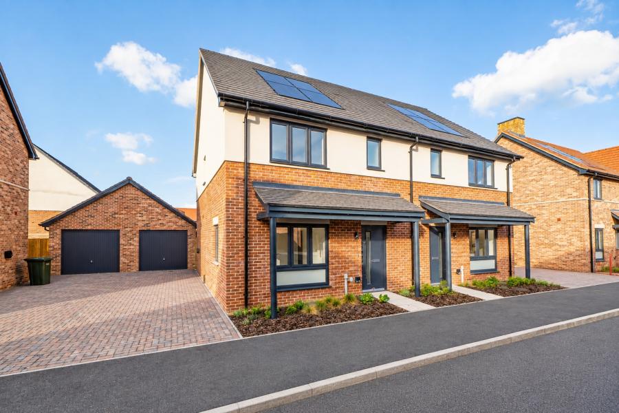 3 bedroom  semi-detached house for sale