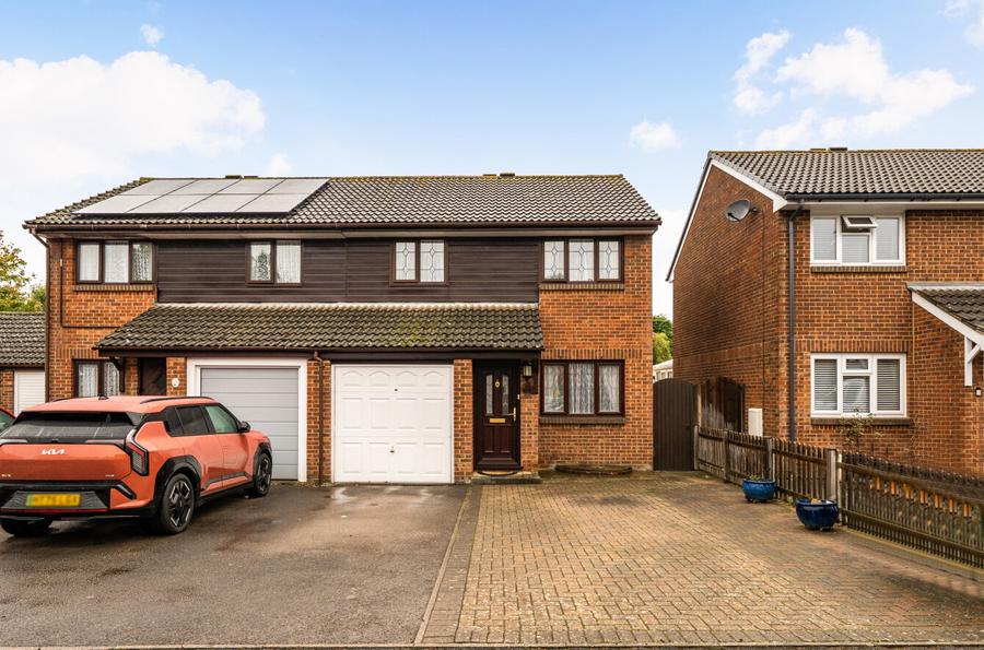 3 bedroom  semi-detached house for sale