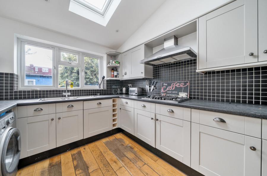 3 bedroom  terraced house to rent