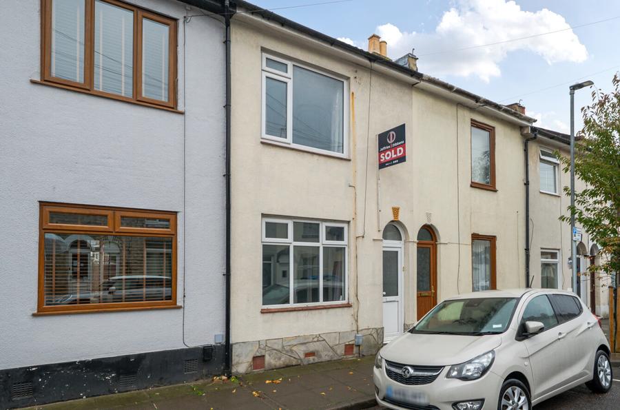 3 bedroom  terraced house to rent