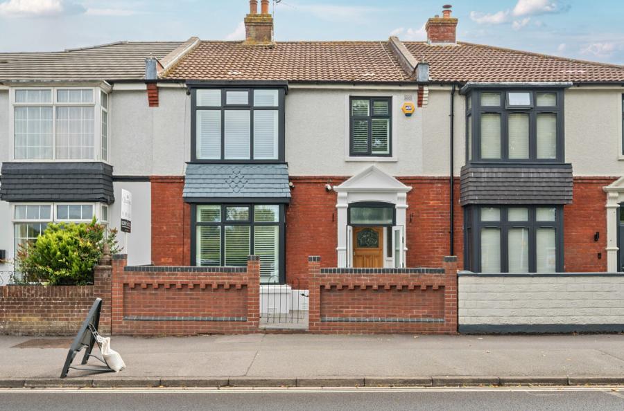 3 bedroom  terraced house for sale