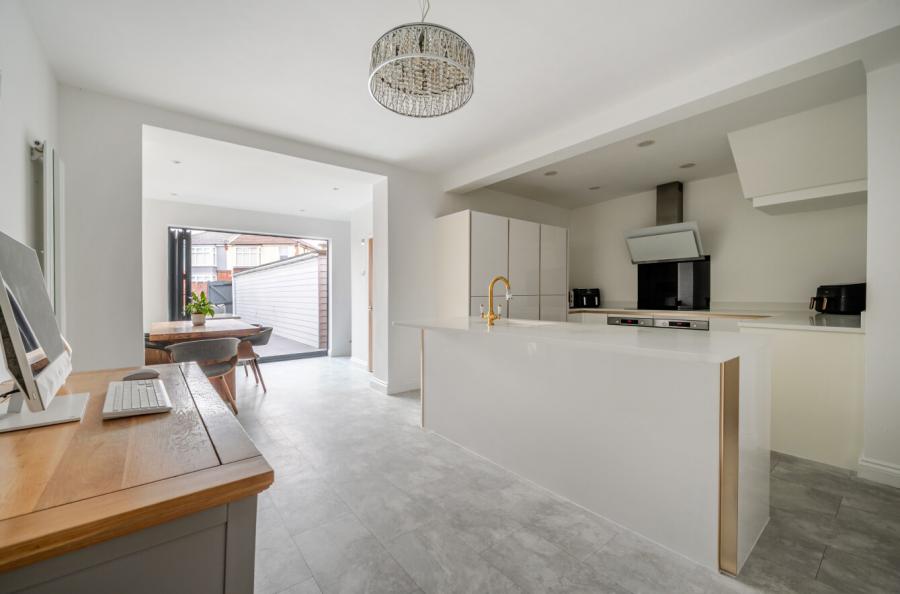 3 bedroom  terraced house for sale