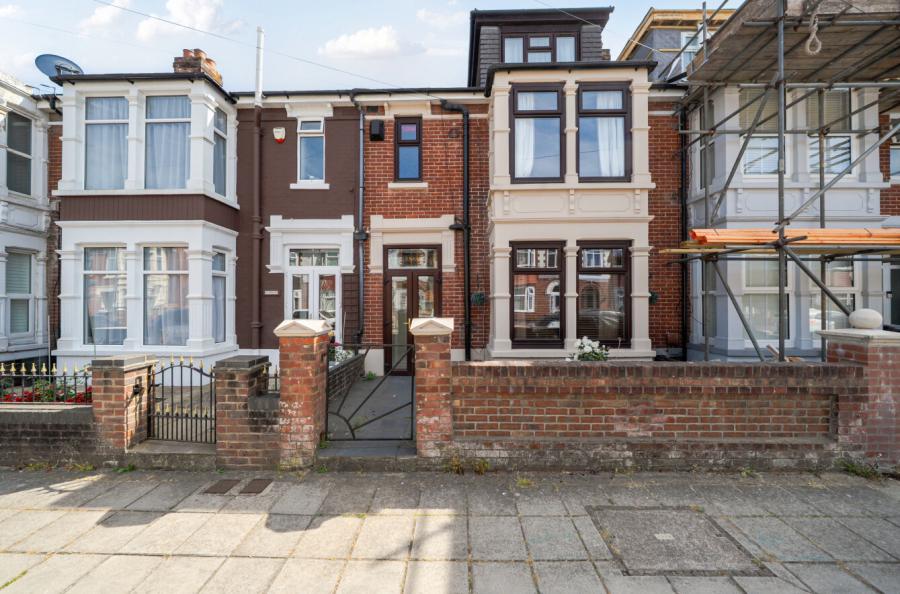 4 bedroom  terraced house for sale