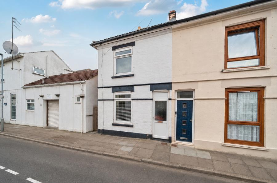3 bedroom  terraced house for sale