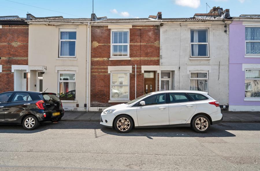 2 bedroom  terraced house for sale