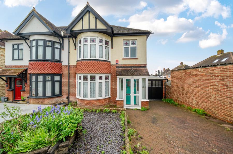 3 bedroom  semi-detached house for sale