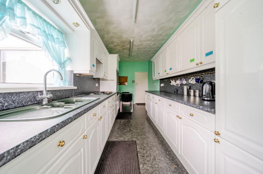 3 bedroom  semi-detached house for sale