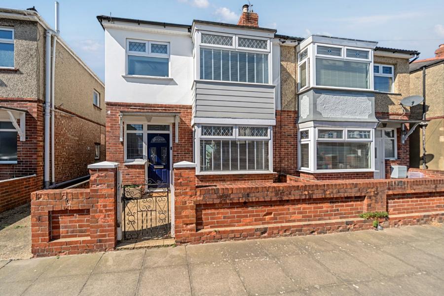3 bedroom  semi-detached house for sale
