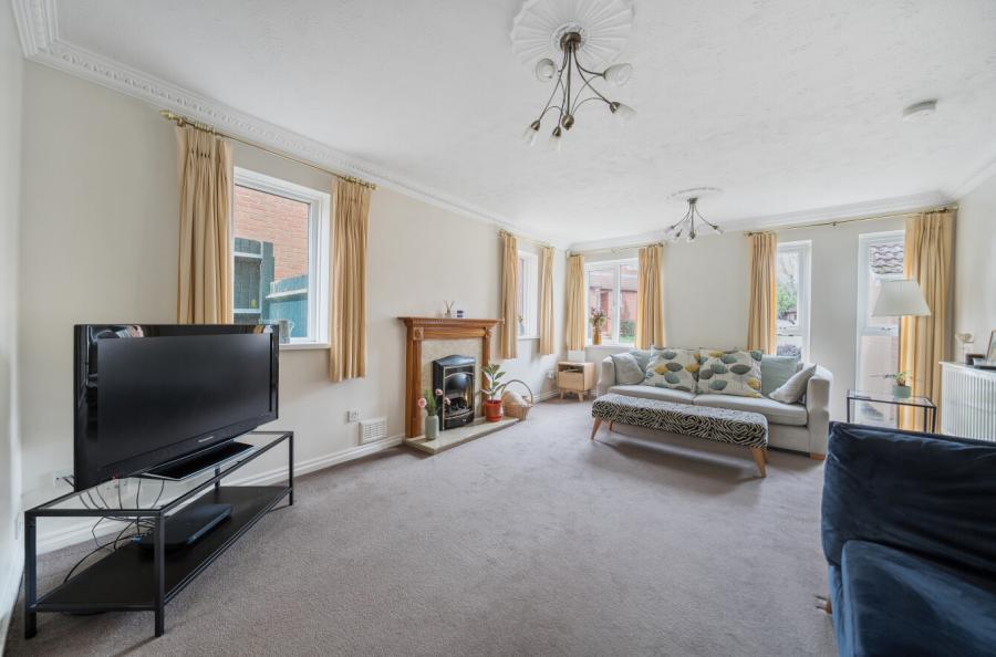 4 bedroom  detached house for sale