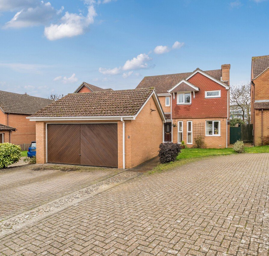 4 bedroom  detached house for sale