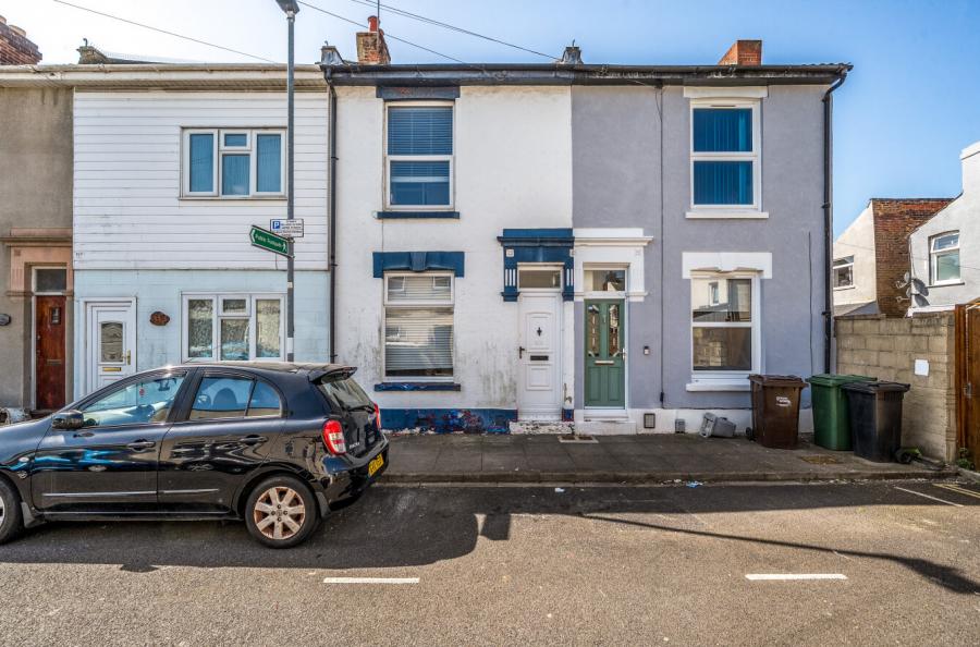 2 bedroom  terraced house for sale