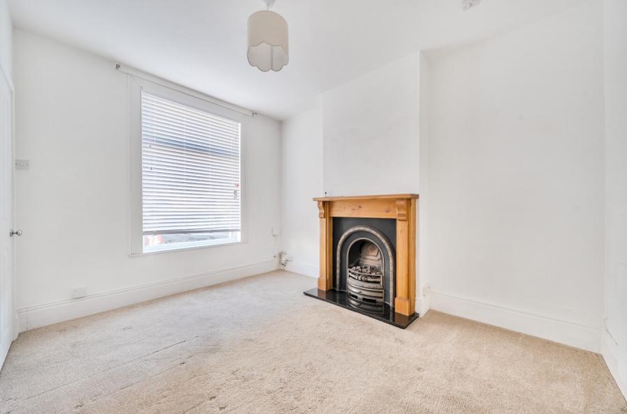2 bedroom  terraced house for sale