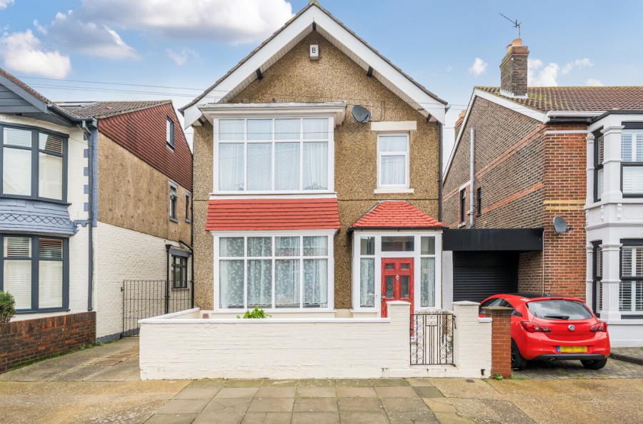 4 bedroom  detached house for sale