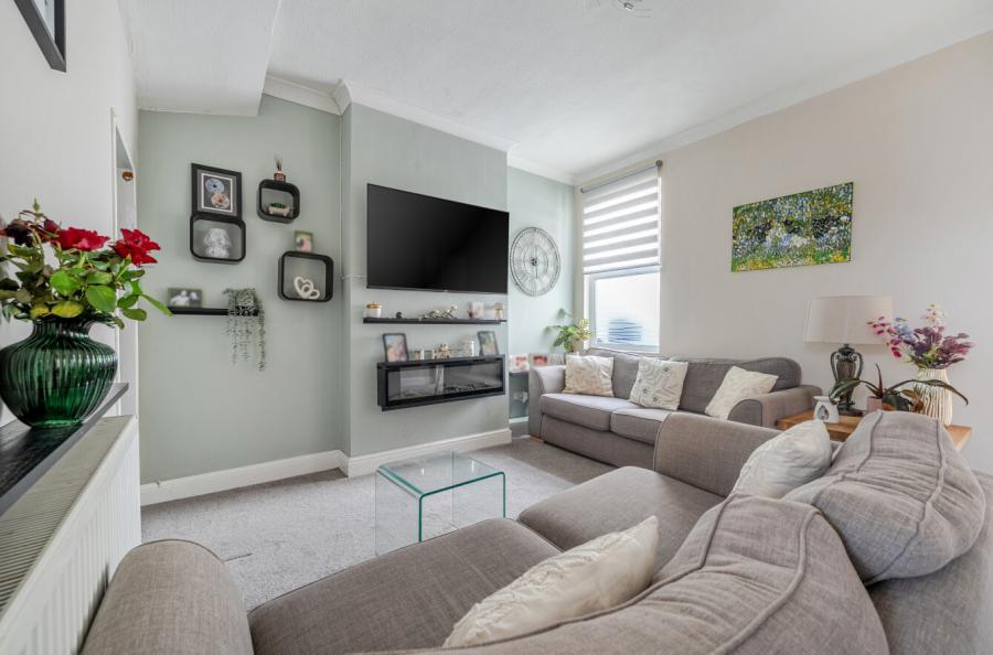 3 bedroom  terraced house for sale