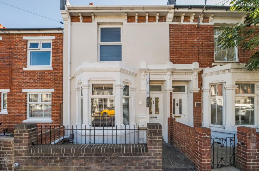 3 bedroom  terraced house for sale