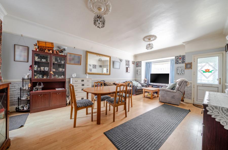 2 bedroom  terraced house for sale