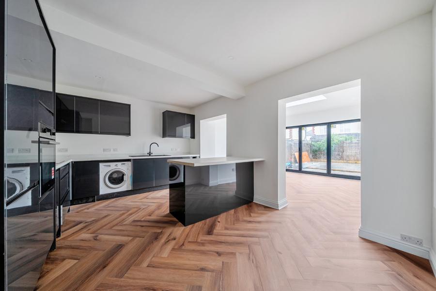 2 bedroom  terraced house for sale