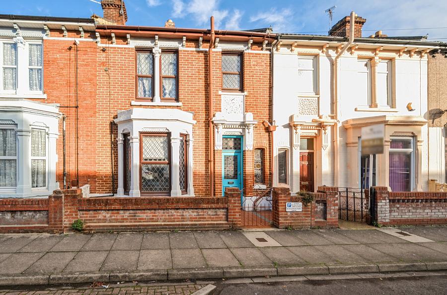 3 bedroom  terraced house for sale