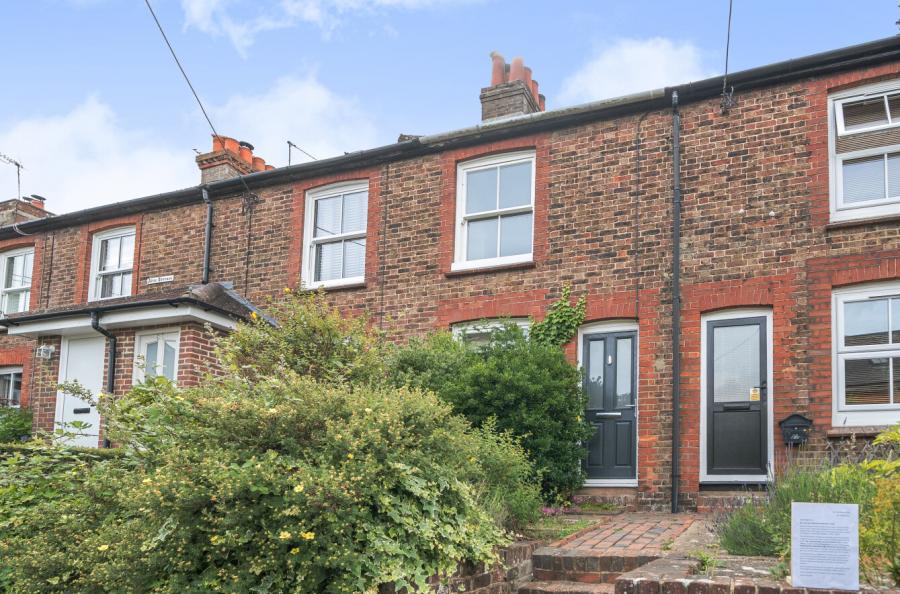 2 bedroom  terraced house for sale