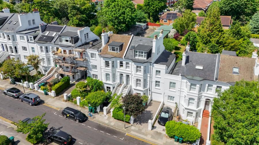 6 bedroom  terraced house for sale