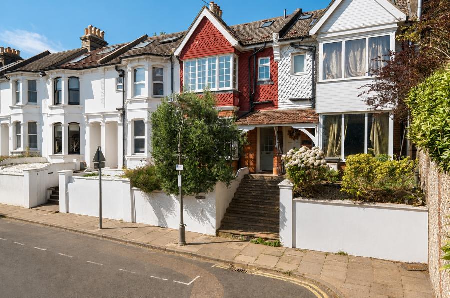 4 bedroom  terraced house for sale