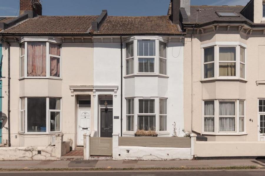 2 bedroom  terraced house for sale
