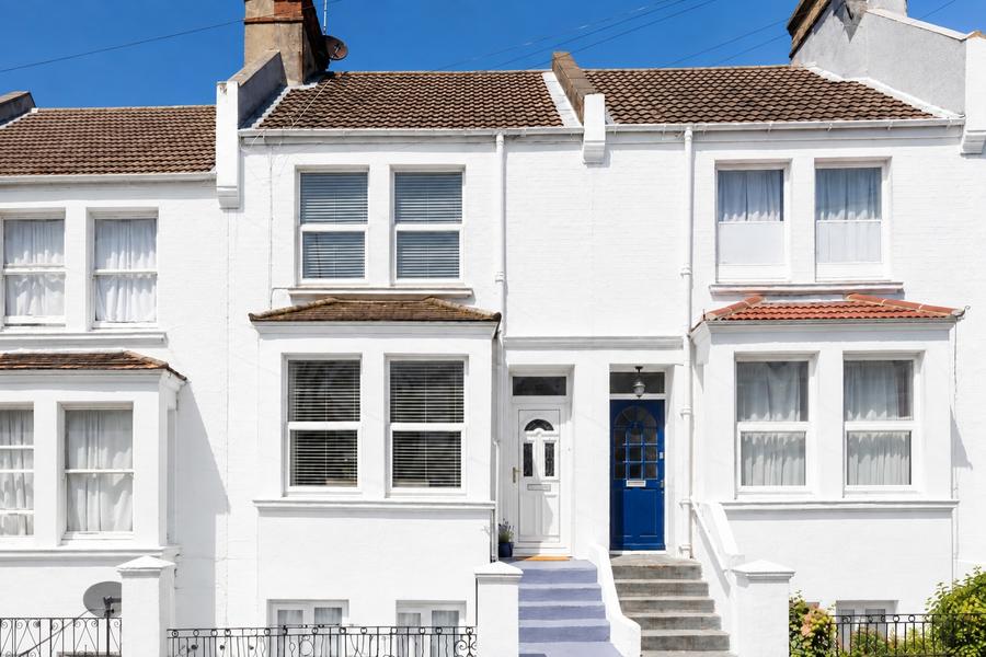 3 bedroom maisonette for sale