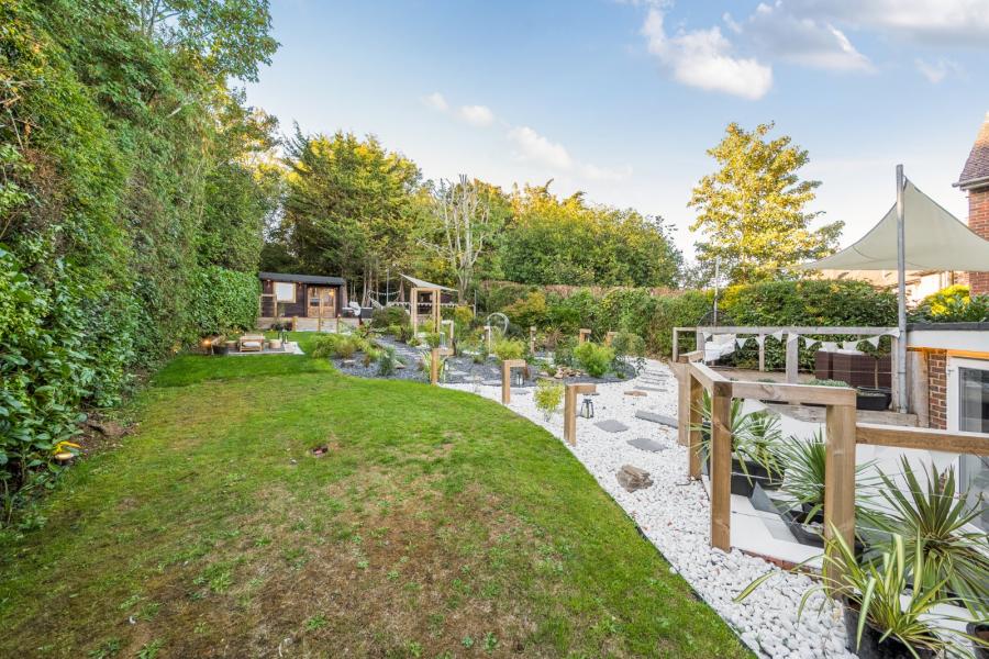 4 bedroom  semi-detached house for sale