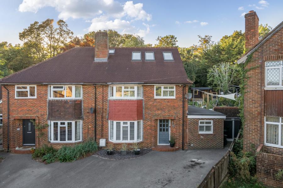 4 bedroom  semi-detached house for sale